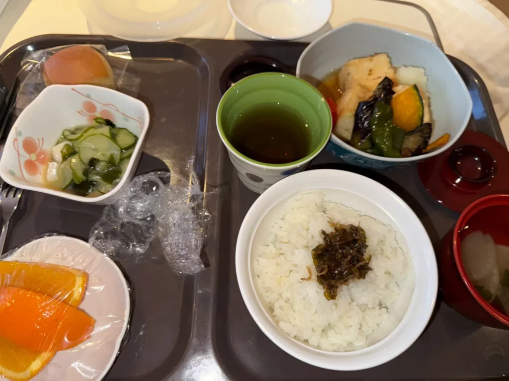 港区田町にある愛育病院で入院中に提供される夕食を撮影した写真4