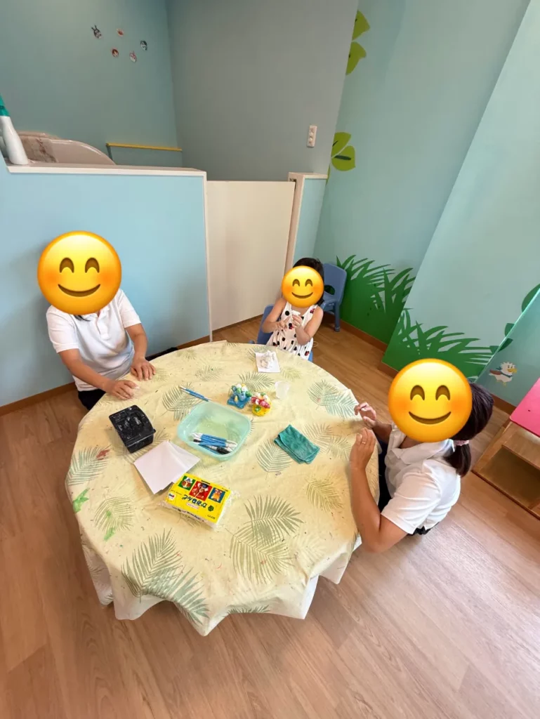 フサキビーチリゾート ホテル&ヴィラズの託児所AYAPANIで遊んでいる子供を撮影した写真2