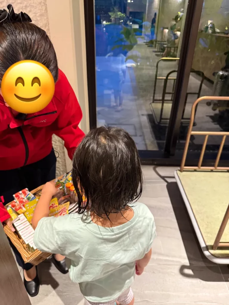 フサキビーチリゾート ホテル&ヴィラズのスタンプラリーに参加する子供を撮影した写真4