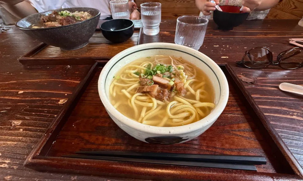 竹富島で食べた沖縄そばを撮影した写真